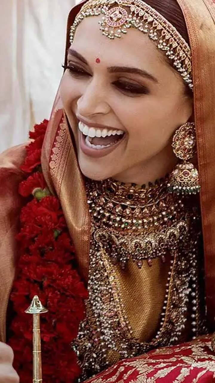 Red Cost Of Anushka Wedding Lehenga Jewellery Cost Of Deepika