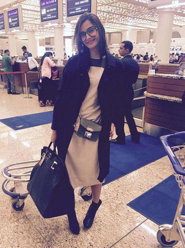 Hermes selebriti FANPAGE on Instagram: #sonamcapoor carried