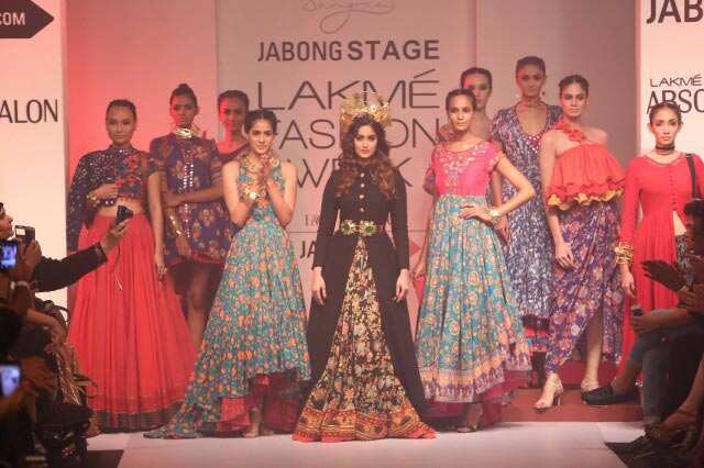 Sangria store dresses jabong