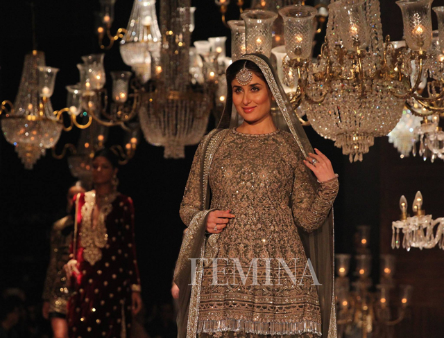 Kareena Kapoor In Sabyasachi at Shilpa Shetty Diwali Bash 2015 | Zeenat