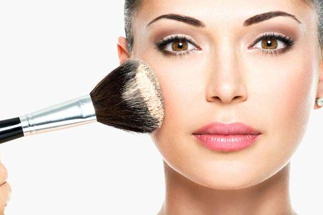 How to Apply Face Powder for a Flawless Finish
