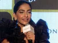 I can't sing at all, says Sonam Kapoor and asks fans to enjoy her acting