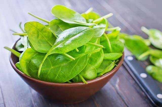 Spinach for healthy scalp and lustrous hair