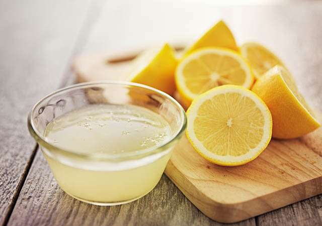 Lemon juice to treat stretch marks