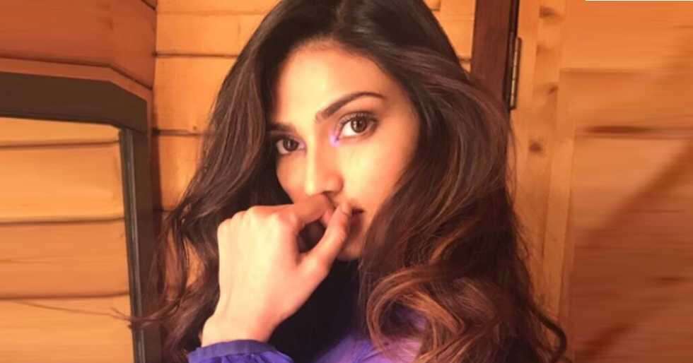 Athiya Shetty Owns Her Makeup Game