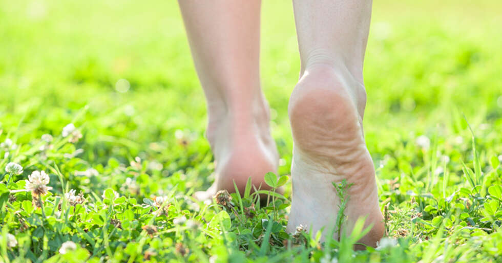 How To Treat Cracked Heels Naturally 