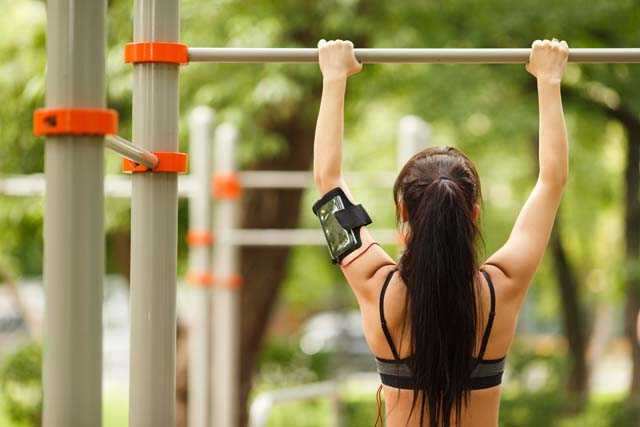 Reap the benefits of pull-ups like Esha Deol | Femina.in