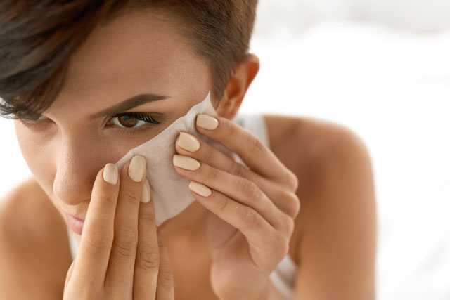 Blot sau khi sử dụng kem che khuyết điểm