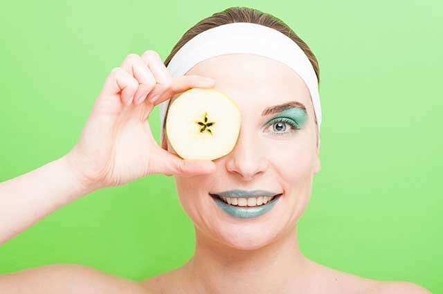 Benefits of Apple for the Skin - reduces puffy eyes and dark circles