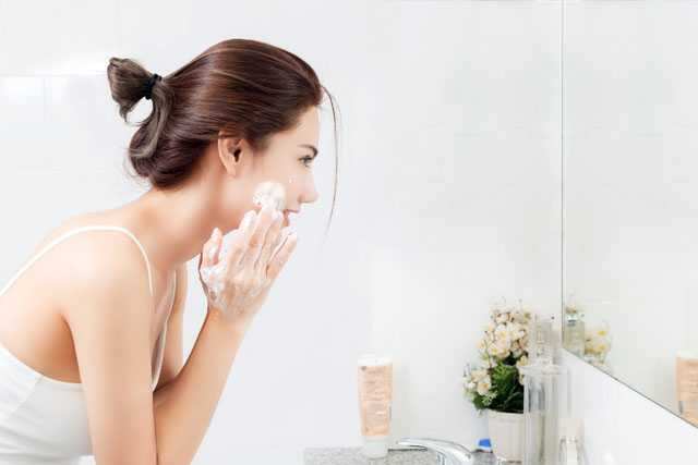 Baking soda for removing dead skin cells