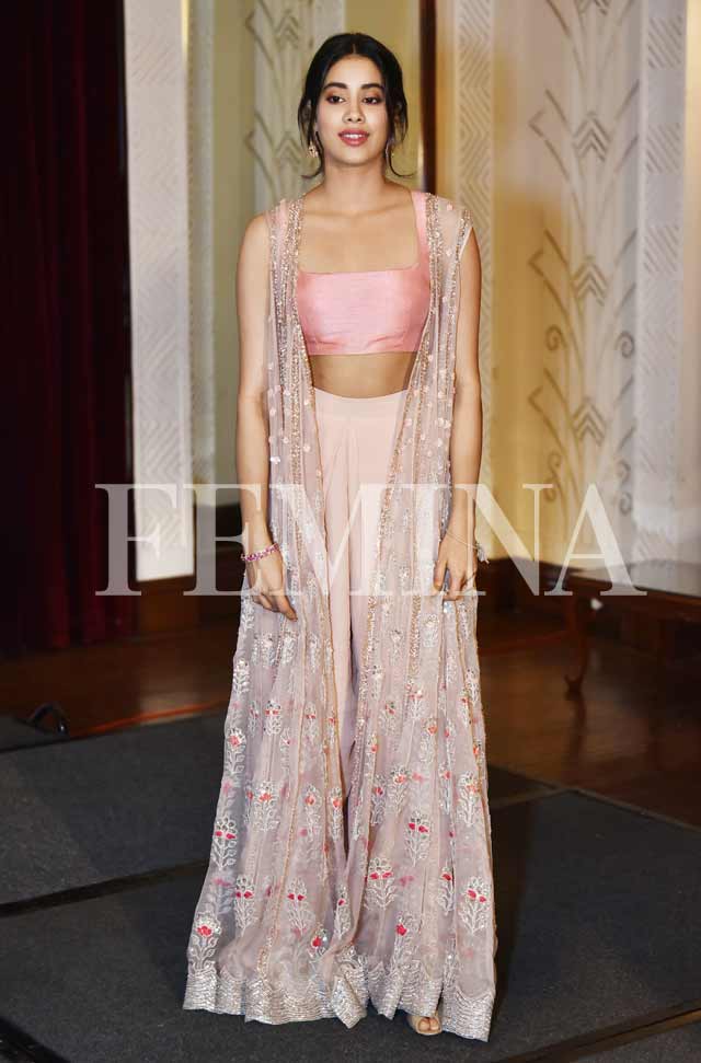 Pic Talk: Janhvi Kapoor Creating Bawaal In Silver Hot Dress