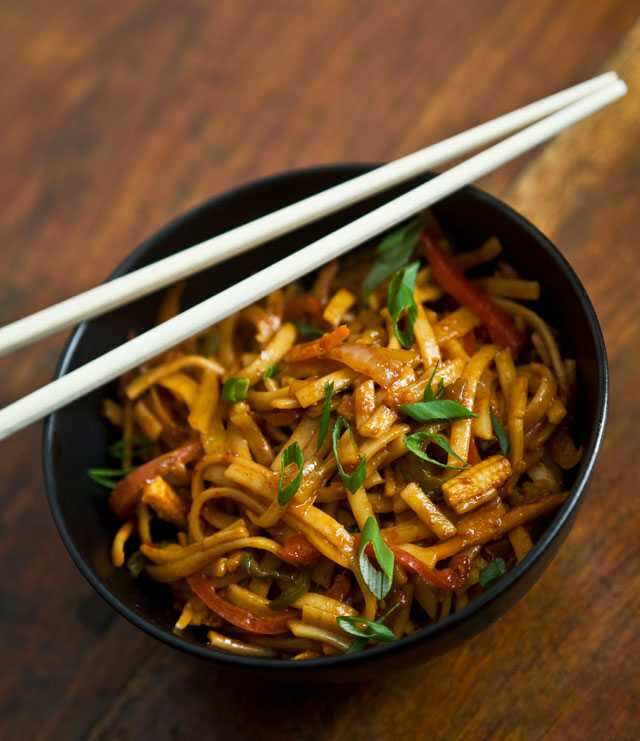 Recipe: stir-fried Japanese udon noodles | Femina.in