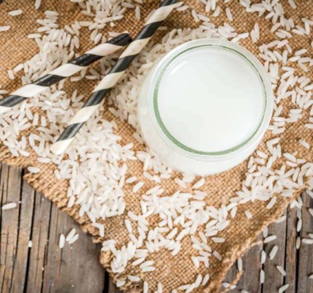 Conseils de soins capillaires faits maison : utilisez l'eau de riz comme shampooing et rinçage