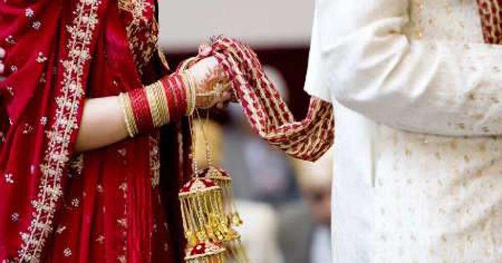 How should I convince my daughter to get married?