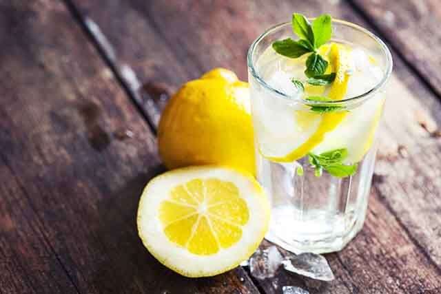 Lemon with hot water