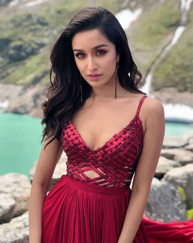 Shraddha Kapoor Looks Glam In These Pictures 