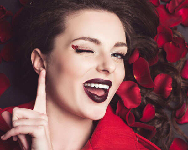 Go bold with eccentric red eyeliner trend | Femina.in