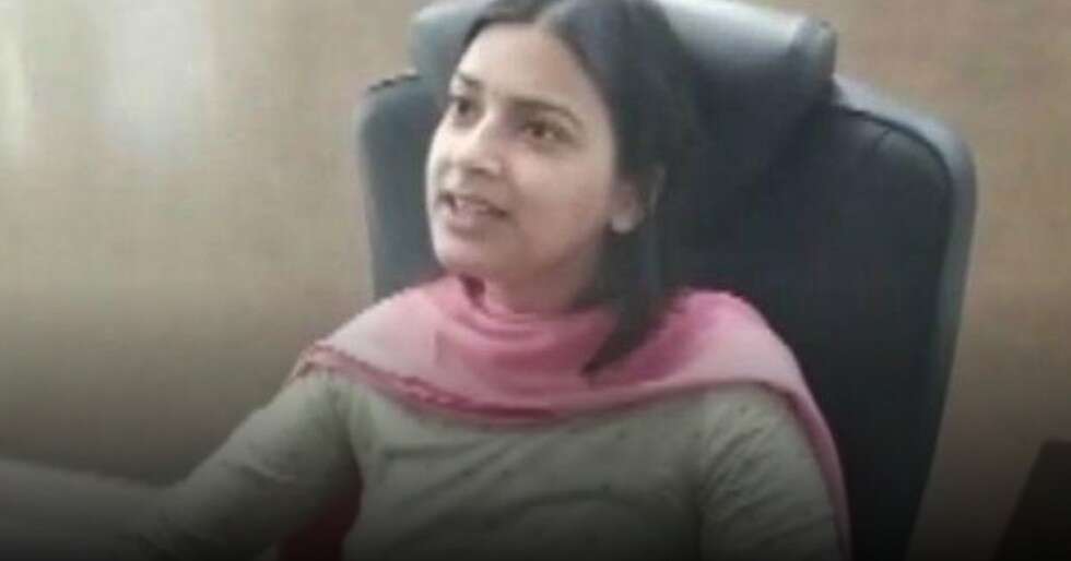 IAS officer adopts daughters of two Pulwama attack martyrs | Femina.in