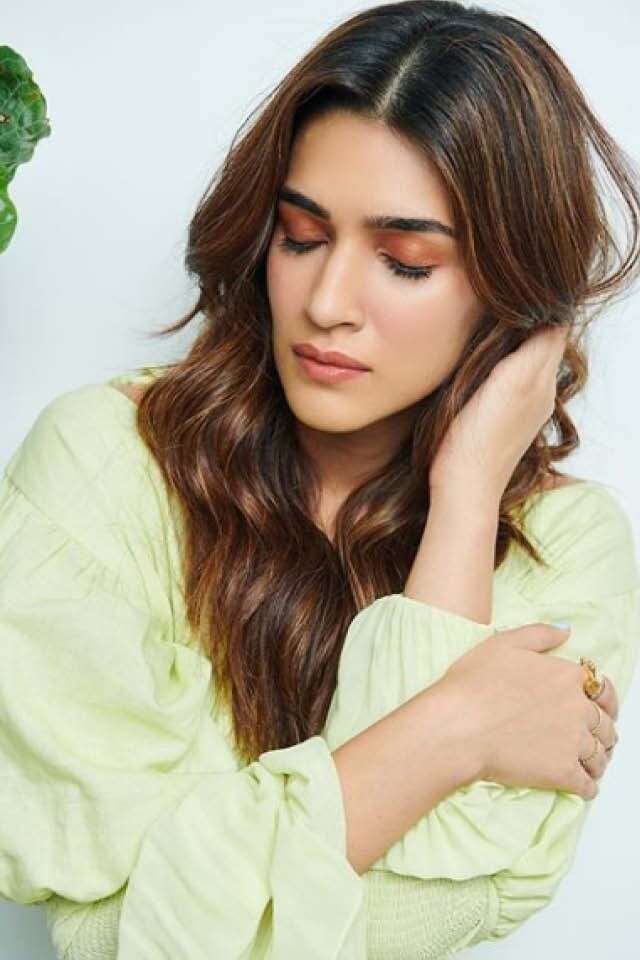 Kriti Sanon Flaunts Caramel Toned Makeup