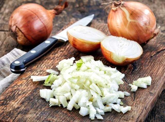 Use Onion Juice To Control Hair Fall