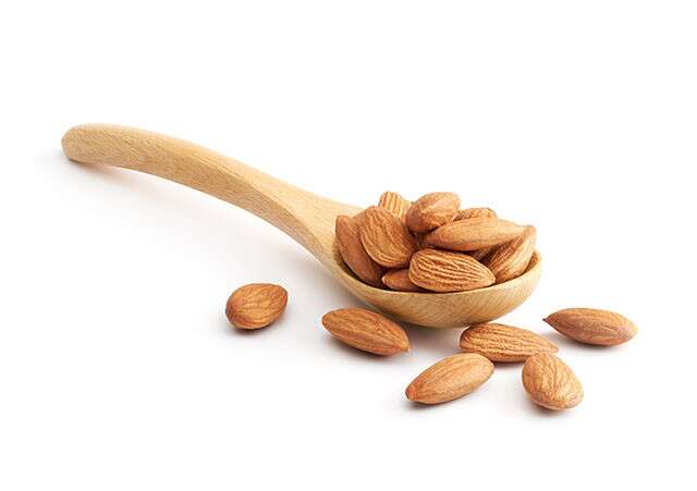 100 grams almonds eat in a day