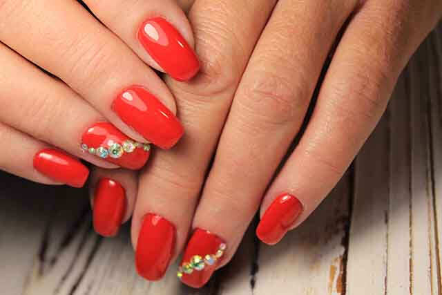 10 Simple Nail Designs for Manicure Minimalists