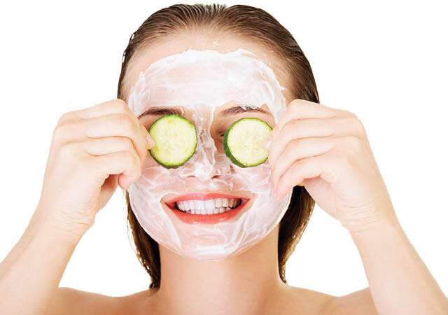lade Flygtig indsigelse DIY Cucumber Face Mask At Home: Benefits | Femina.in