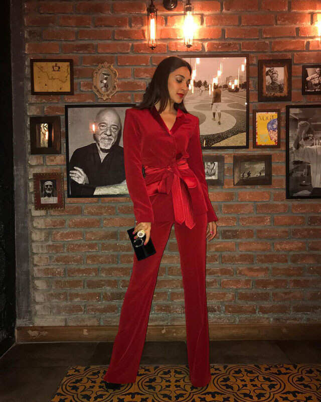 Kriti Sanon Goes Back To The '70S, Looks HOT In Bell-Bottom Pants