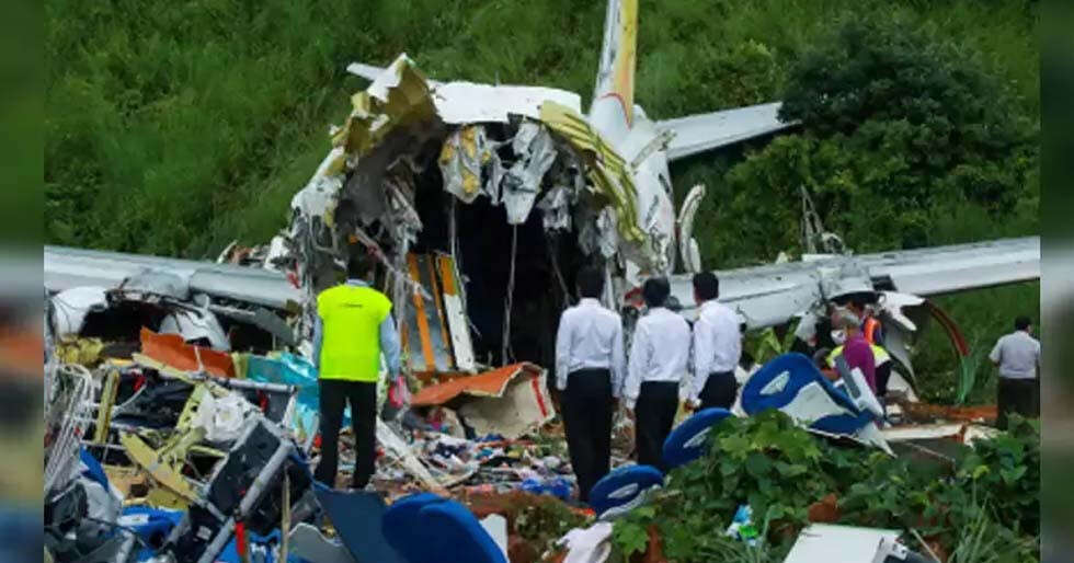 Air India Express Flight Crashes At Kozhikode Airport, 18 Reported Dead ...