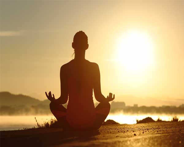 Breathing Exercises To Strengthen Lungs During COVID-19 Times | Femina.in