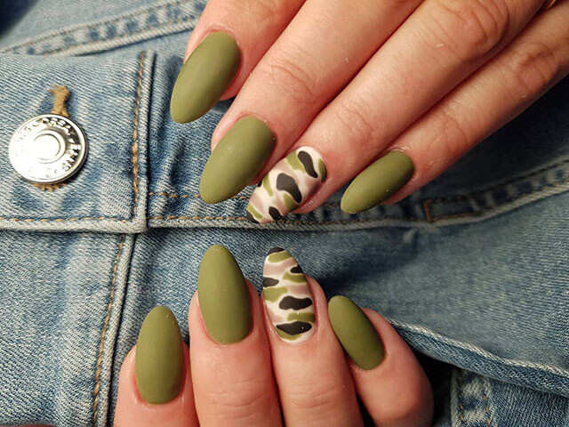 Khaki nails 2024