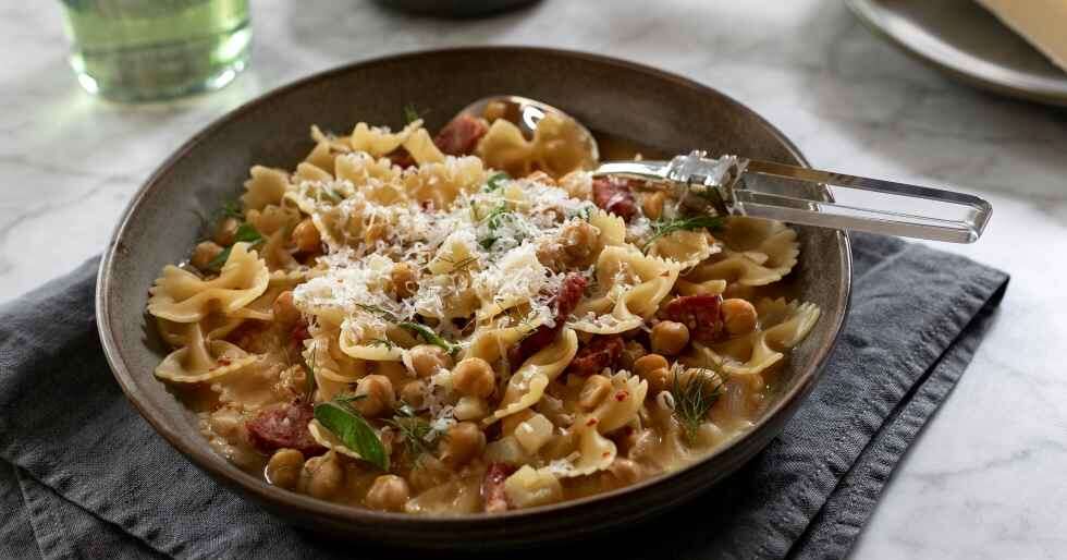 #CookatHome: One-Pot Pasta With Fennel And Chickpeas with Chef Sarah ...