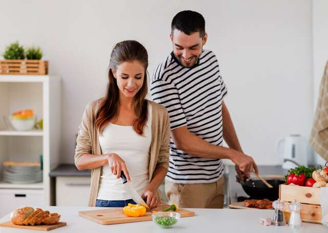 4 Reasons How Cooking Together Benefits The Relationship | Femina.in