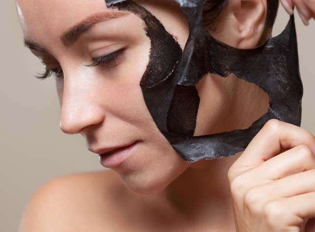 Comment utiliser les masques Peel Off au charbon de bois