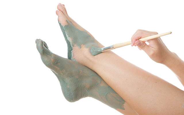 DIY Body-Detox Foot Mask | Femina.in