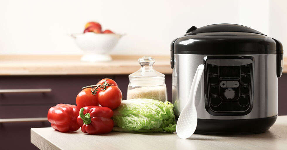 Rice Cooker Lady Stock Photos and Images - 123RF