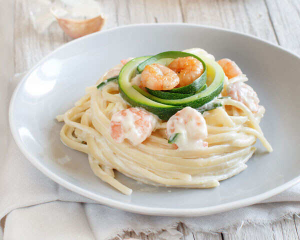 #Lockdown Recipes: Linguine With Lemon-Garlic Shrimp Made Easy | Femina.in