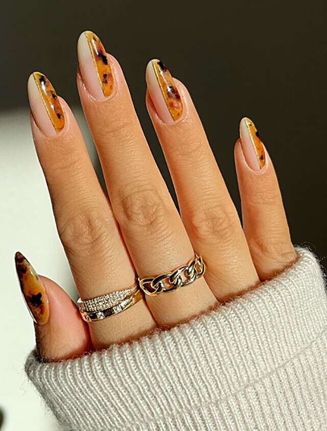 Lion King inspired sunset nails 🦁 👑 🌅 🧡 : r/RedditLaqueristas
