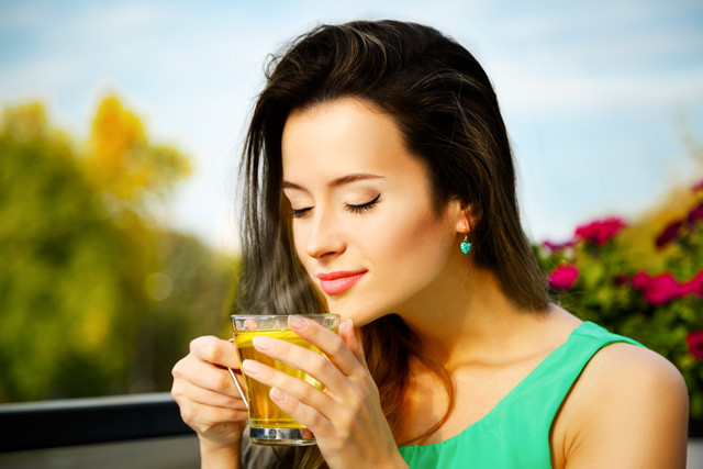 Drinking Lemon Tea Benefits by Improving the Mood