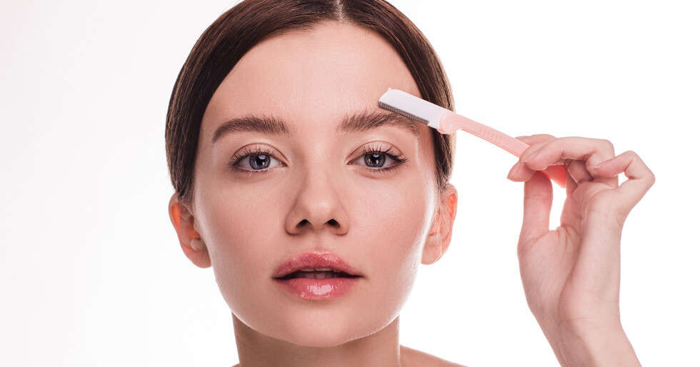 Use Eyebrow Razor Use An Eyebrow Razor To Perfectly Define Your Brows At Home | Femina.in