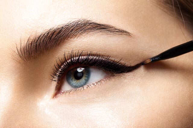 Create The Cat Eye Look