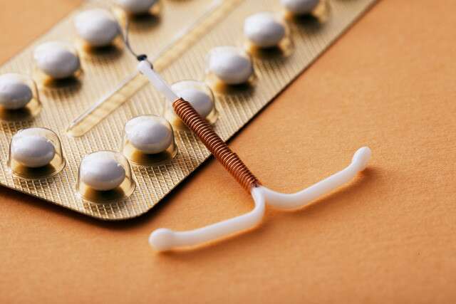 Controle de natalidade pode causar menstruação irregular