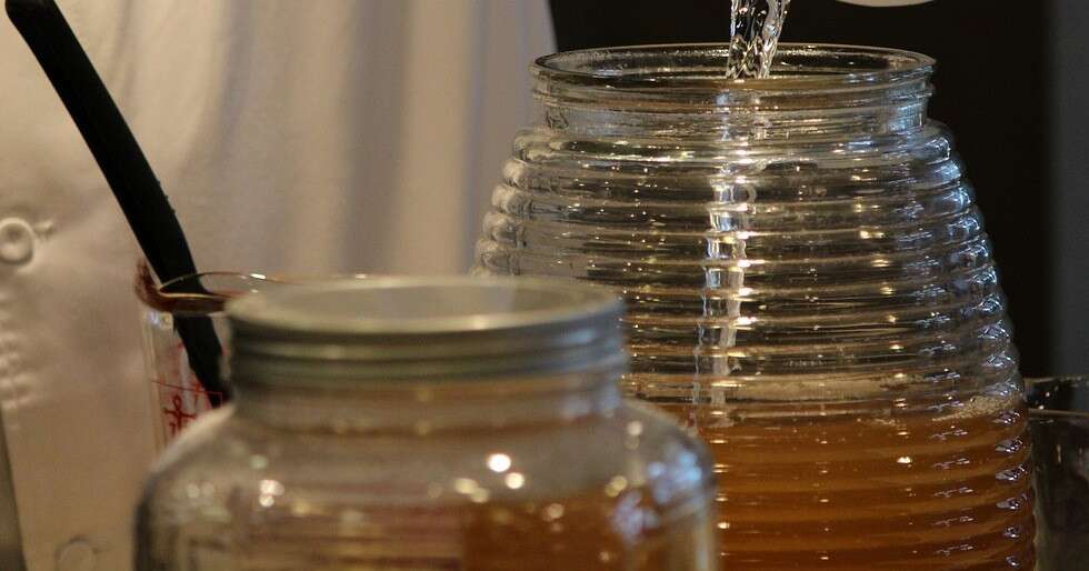 Kombucha is one of the best probiotic food for gut health.