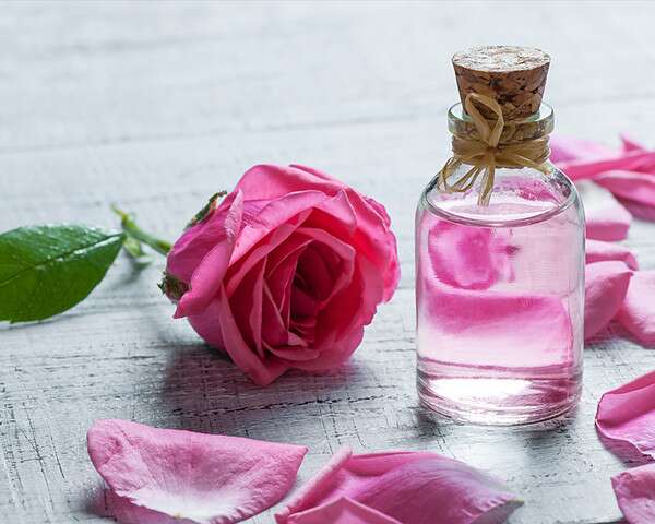 7 Benefits Of Rose Water On Face And