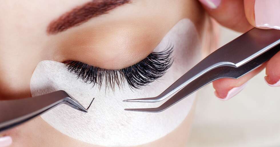 Looking To Get Eyelash Extensions Before Your Wedding? Read This First