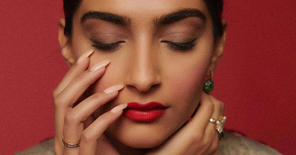 7 Sonam Kapoor Looks That Inspire Us To Wear A Red Lip | Femina.in