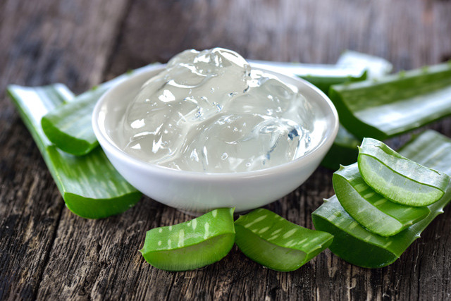 Aloe Vera Gel for Red Spots and Bumps on Legs