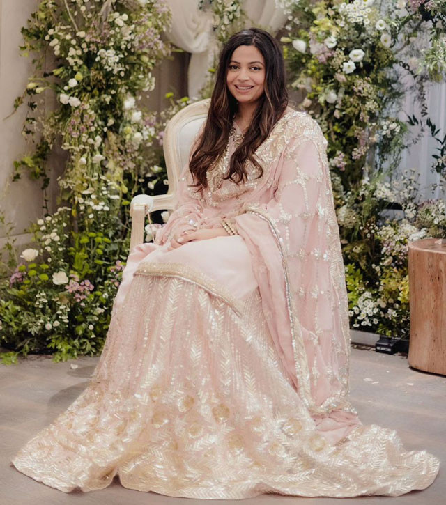Alia Bhatt is the happiest bridesmaid at friend's wedding. See pics |  Bollywood - Hindustan Times
