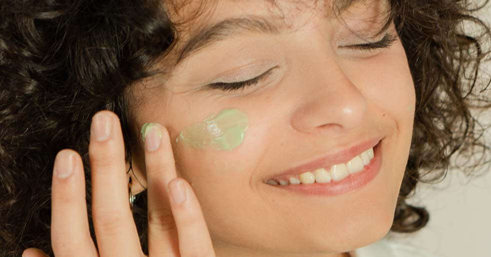 5 Expert Dermatologists Share Their Favourite Summer Skincare Product - Vimarsana News
