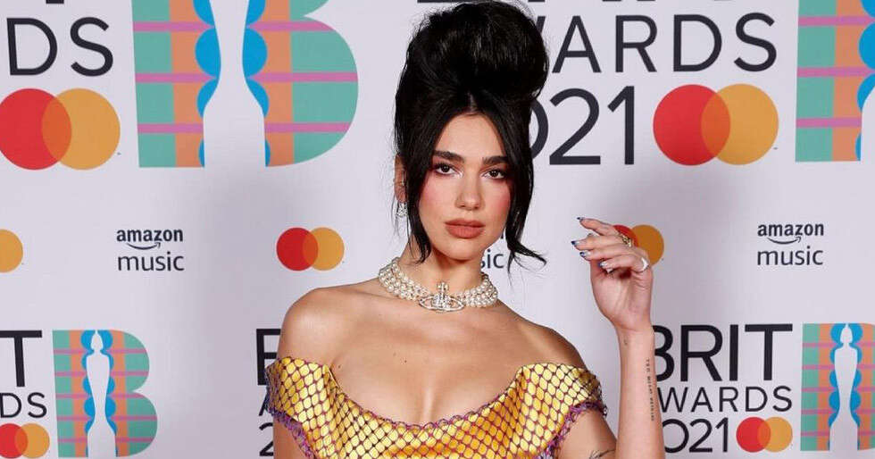Daniel Bauer Shows Us On How to Be The Showstopper With An Exaggerated Updo - Vimarsana News